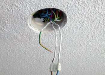 Comment mettre crochet pour lustre ?