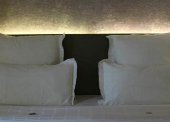 Comment mettre des LED autour d'un lit ?
