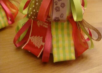 Comment mettre des rubans dans un sapin ?