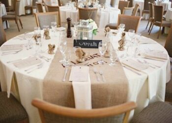 Comment mettre un chemin de table sur une table rectangulaire ?