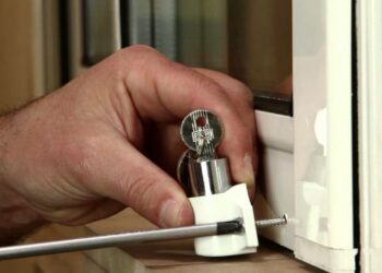 Comment mettre un verrou sur une porte coulissante ?