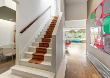 Comment moderniser un escalier en bois ancien ?
