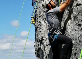 Comment monter tout seul en escalade ?