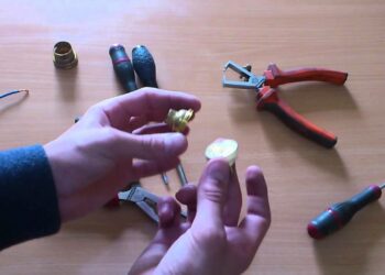 Comment monter une douille G9 ?