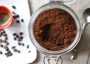 Comment moudre des grains de café sans moulin ?