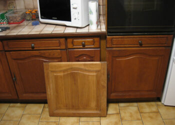 Comment nettoyer des meubles de cuisine en bois vernis ?