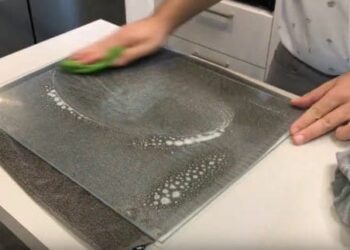 Comment nettoyer du verre noir ?