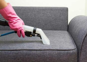 Comment nettoyer et Desinfecter un canapé en tissu ?