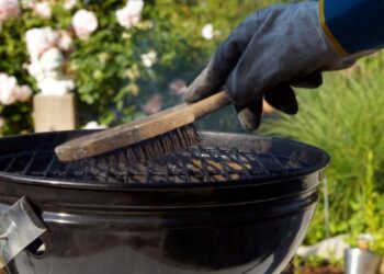 Comment nettoyer les grilles inox de barbecue ?
