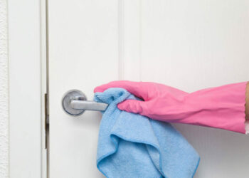 Comment nettoyer les portes intérieur ?