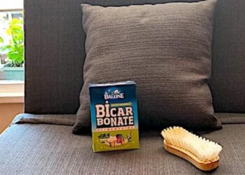 Comment nettoyer son canapé en tissu avec du bicarbonate ?