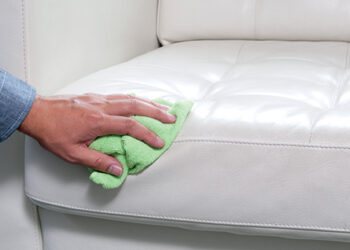 Comment nettoyer un canapé cuir naturellement ?