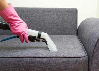 Comment nettoyer un canapé en tissu à la vapeur ?