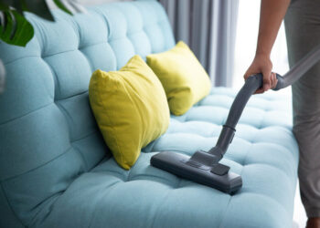 Comment nettoyer un fauteuil en tissu non déhoussable ?