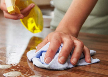 Comment nettoyer un meuble vernis avec du vinaigre blanc ?