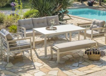 Comment nettoyer un salon de jardin noir ?