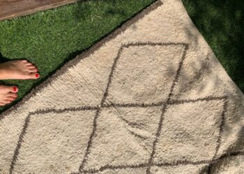 Comment nettoyer un tapis en laine qui a Deteint ?