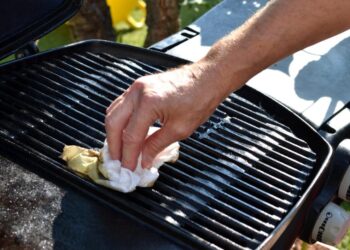 Comment nettoyer une grille de barbecue très encrassé ?