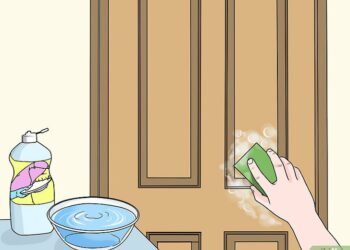 Comment nettoyer une porte en bois peinte ?