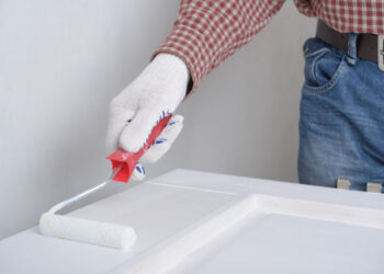 Comment nettoyer une porte peinte en blanc ?