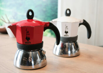 Comment nettoyer une vieille cafetière italienne aluminium ?