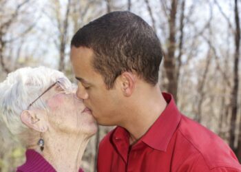 Comment on appelle une personne qui a 60 ans ?