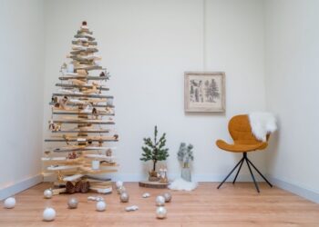 Comment on fait pour blanchir un sapin blanc artificiel ?