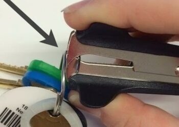 Comment ouvrir anneau porte clef ?