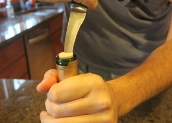 Comment ouvrir une bouteille de vin qui résiste ?