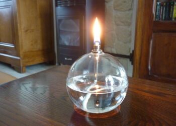 Comment parfumer une lampe à huile ?