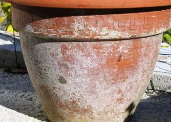 Comment patiner un pot en terre cuite ?