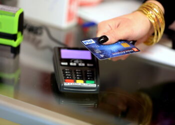 Comment payer par carte bancaire au téléphone ?