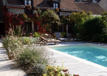 Comment paysager les abords d'une piscine ?