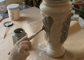 Comment peindre un pied de lampe ?