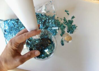 Comment peindre une boule en plastique ?