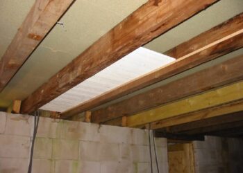 Comment plaquer entre des poutres ?