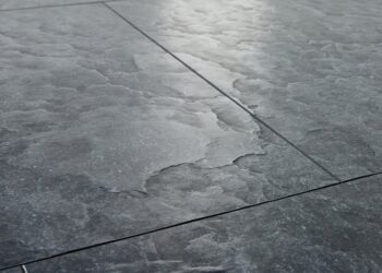 Comment poser de l'ardoise au sol ?