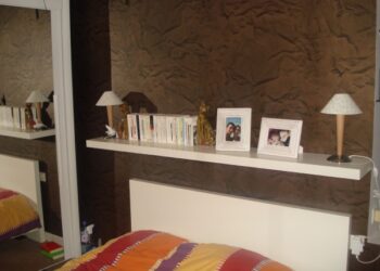 Comment poser des appliques Au-dessus d'un lit ?