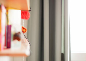 Comment poser des rideaux sans faire de trous ?