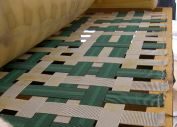 Comment poser des sangles élastiques sur un fauteuil ?