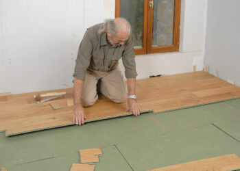 Comment poser du béton minéral sur du carrelage ?