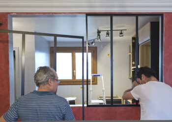 Comment poser une verrière sur un meuble ?