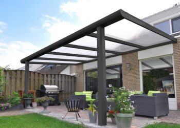 Comment protéger une pergola de la pluie ?