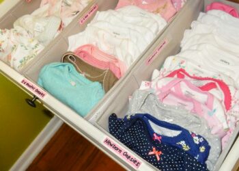 Comment ranger les affaires de bébé dans une commode ?
