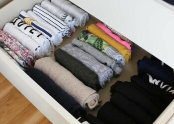 Comment ranger ses vêtements dans un dressing ?