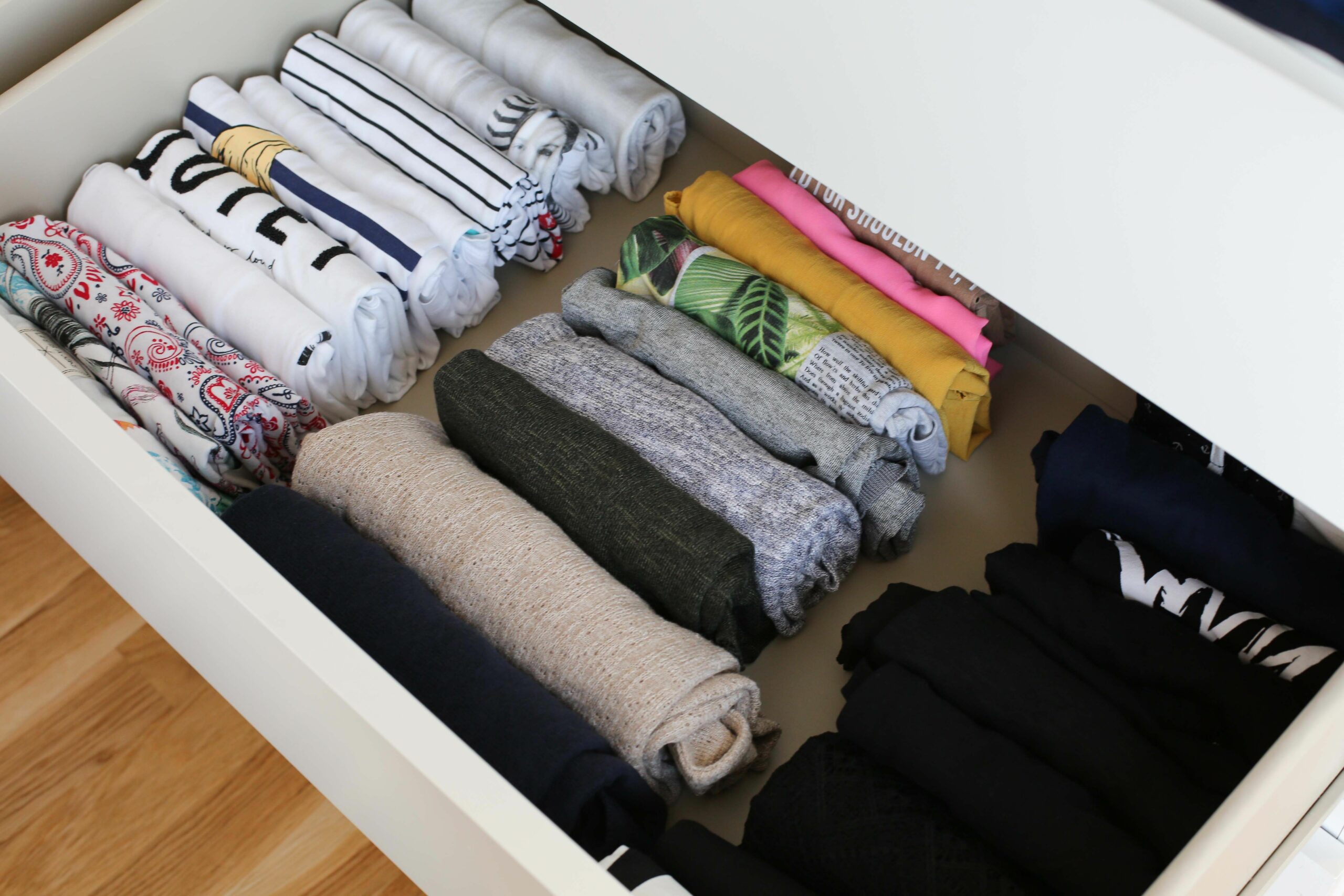 Comment ranger ses vêtements dans un dressing