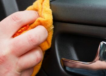 Comment raviver plastique noir voiture ?