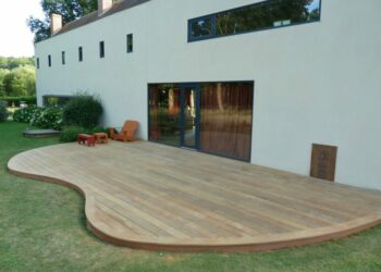 Comment réaliser une terrasse en bois surélevée ?