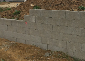 Comment recouvrir un mur irregulier ?