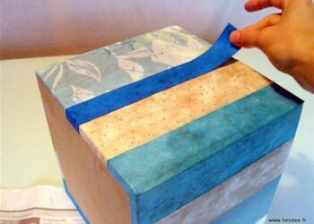 Comment recouvrir une boîte en carton avec du papier peint ?